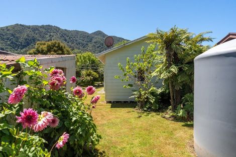 Photo of property in 1406 Queen Charlotte Drive, Linkwater, Picton, 7281