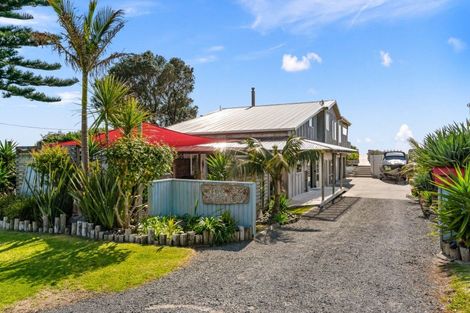 Photo of property in 10 Hall Road, Pataua North, Whangarei, 0175