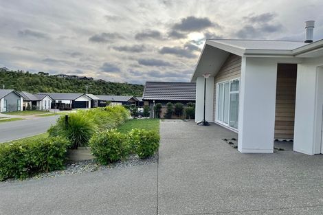 Photo of property in 92 Whakaturou Crescent, Pyes Pa, Tauranga, 3112