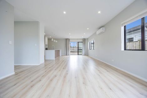 Photo of property in 15 Ropere Street, Kumeu, 0810