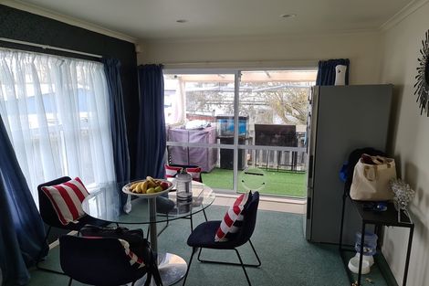 Photo of property in 2/13 Teviot Place, Totara Vale, Auckland, 0629