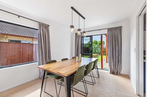 Photo of property in 9 Croftview Road, Wattle Downs, Auckland, 2103