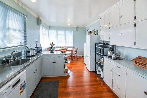 Photo of property in 34 Milne Street, Hunterville, 4730