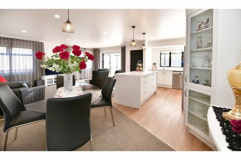 Photo of property in 3 Waitaha Close, Orewa, 0931