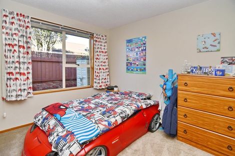 Photo of property in 2/19 Mulberry Place, Redwood, Christchurch, 8051
