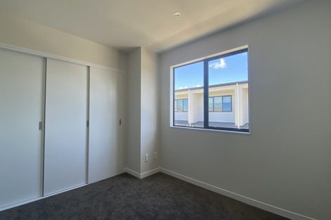 Photo of property in 2/86 Fred Taylor Drive, Westgate, Auckland, 0814