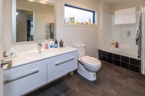 Photo of property in 30 Marbleleaf Lane, Albert Town, Wanaka, 9305