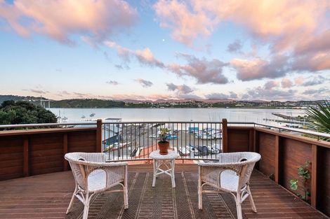 Photo of property in 450 Evans Bay Parade, Hataitai, Wellington, 6021