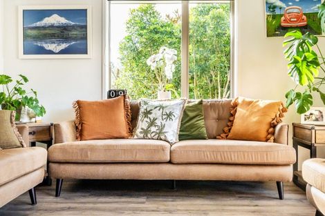 Photo of property in 6 Gavinike Place, Waimauku, 0812