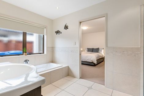 Photo of property in 31 Inverness Drive, Pyes Pa, Tauranga, 3112