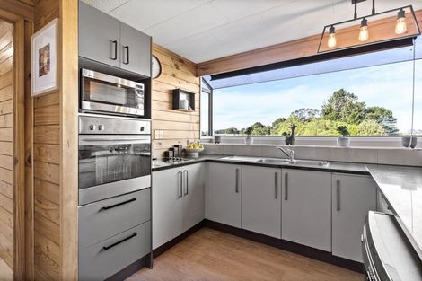 Photo of property in 28a Hoylake Place, Wattle Downs, Auckland, 2103