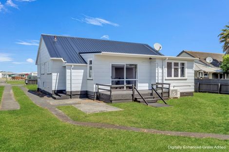 Photo of property in 33 Matipo Street, Castlecliff, Whanganui, 4501