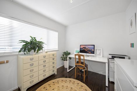 Photo of property in 264 Point Chevalier Road, Point Chevalier, Auckland, 1022