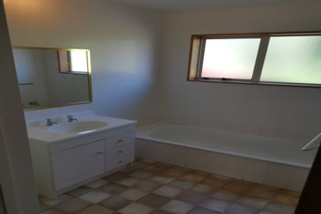 Photo of property in 100 Tilford Street, Woolston, Christchurch, 8062