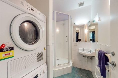 Photo of property in 56 Kelburn Parade, Kelburn, Wellington, 6012