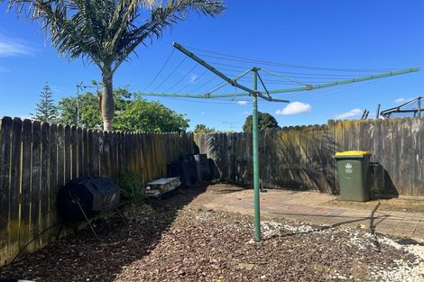 Photo of property in 1/12 De Thiery Place, Pakuranga Heights, Auckland, 2010