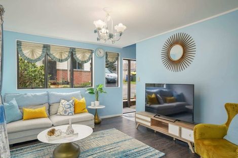 Photo of property in 32 Benchmark Drive, Massey, Auckland, 0614