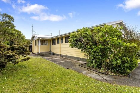 Photo of property in 58 Chapman Street, Newlands, Wellington, 6037