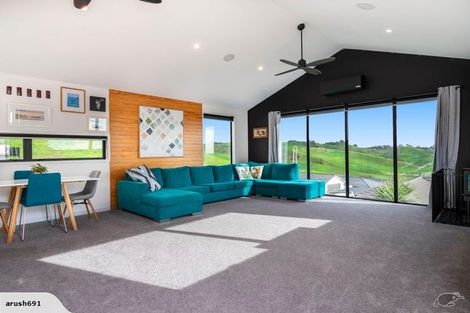 Photo of property in 272 Ballintoy Park Drive, Welcome Bay, Tauranga, 3175