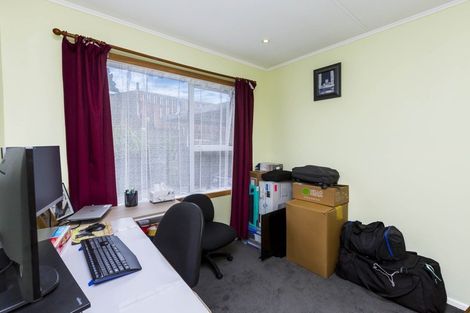 Photo of property in 28 Vista Crescent, Maoribank, Upper Hutt, 5018