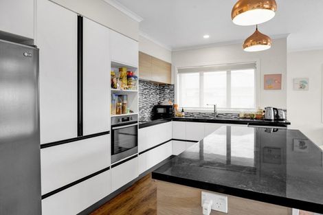 Photo of property in 14 Egmont Street, Hawera, 4610