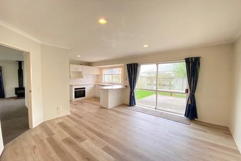 Photo of property in 6 Palmcrest Grove, Highland Park, Auckland, 2010