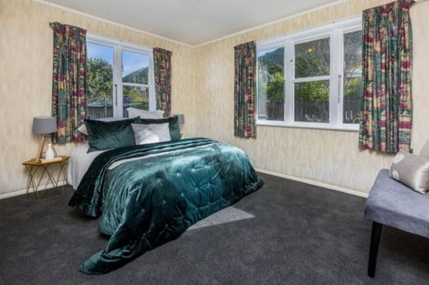 Photo of property in 5 Pokaka Street, Birchville, Upper Hutt, 5018