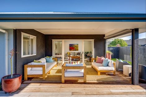 Photo of property in 16 Bourke Place, Havelock North, 4130