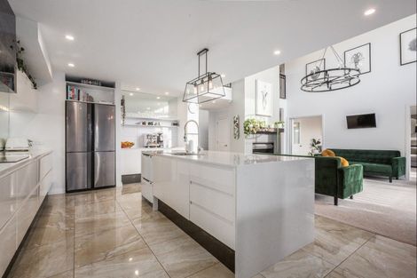 Photo of property in 88 Queen Charlotte Drive, Aotea, Porirua, 5024