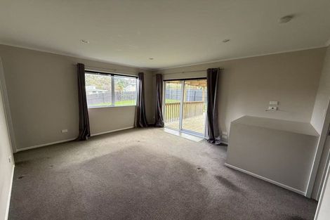 Photo of property in 69 La Rosa Street, Green Bay, Auckland, 0604