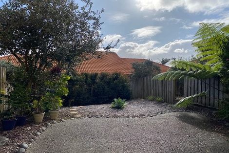 Photo of property in 7 Gillett Place, Botany Downs, Auckland, 2014