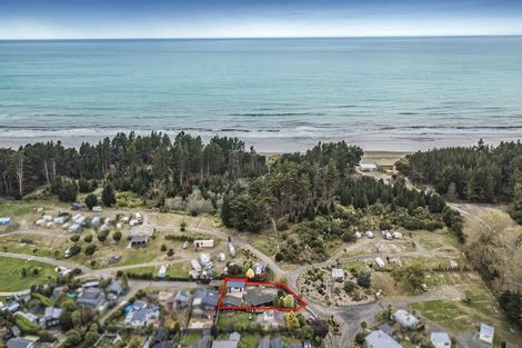 Photo of property in 1 Beach Crescent, Waikuku Beach, 7473