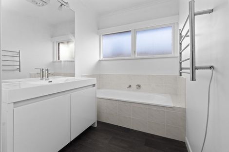 Photo of property in 2 Edinburgh Road, Hillcrest, Hamilton, 3216