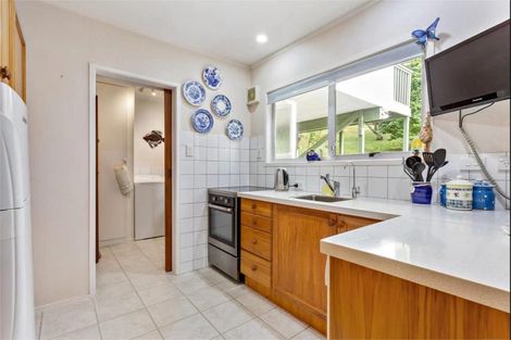 Photo of property in 15 Easton Park Parade, Glenfield, Auckland, 0629