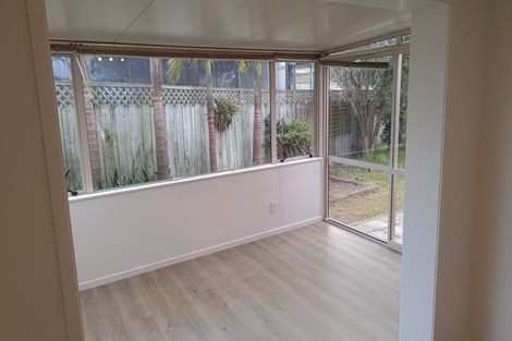 Photo of property in 8 Quartley Place, Huntington Park, Auckland, 2013