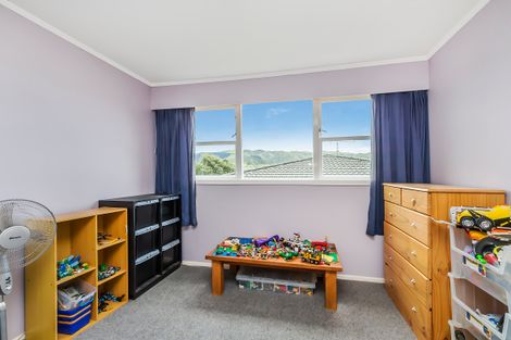 Photo of property in 8 Wilmshurst Place, Tawa, Wellington, 5028
