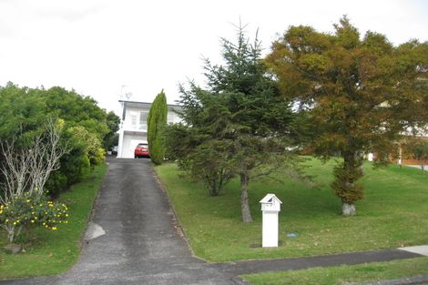 Photo of property in 6 Nickleby Place, Mellons Bay, Auckland, 2014