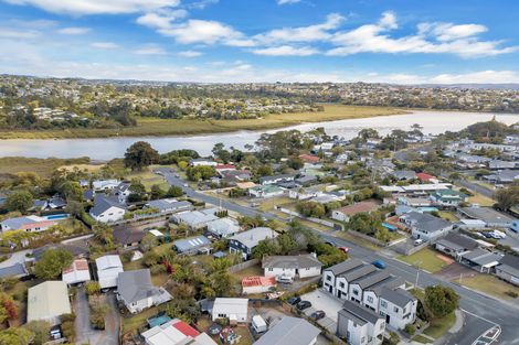 Photo of property in 27 Wharf Road, Te Atatu Peninsula, Auckland, 0610