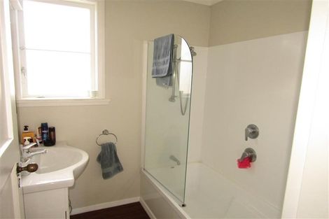 Photo of property in 3 Savage Crescent, Upper Hutt Central, Upper Hutt, 5018