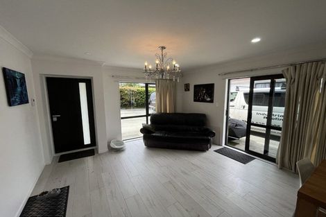 Photo of property in 18a Te Atatu Road, Te Atatu South, Auckland, 0610