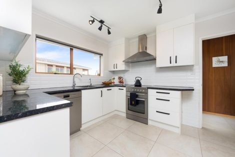 Photo of property in 34 Meadway, Sunnyhills, Auckland, 2010