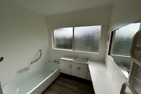 Photo of property in 5 Kahukaka Road, One Tree Point, 0118