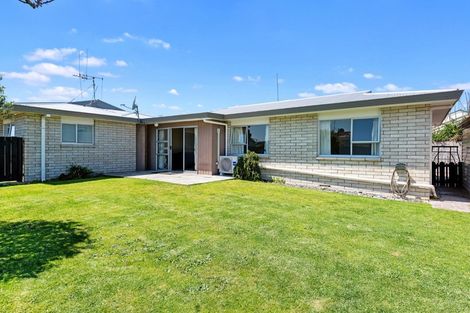 Photo of property in 2b Moorea Place, Mount Maunganui, 3116