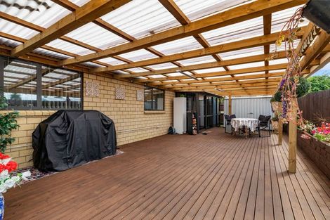 Photo of property in 100a Gloucester Road, Manurewa, Auckland, 2102