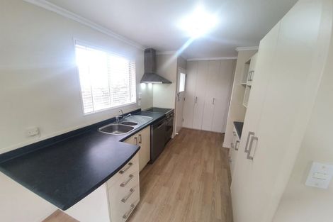 Photo of property in 5 Hillcrest Drive, Kelvin Grove, Palmerston North, 4414