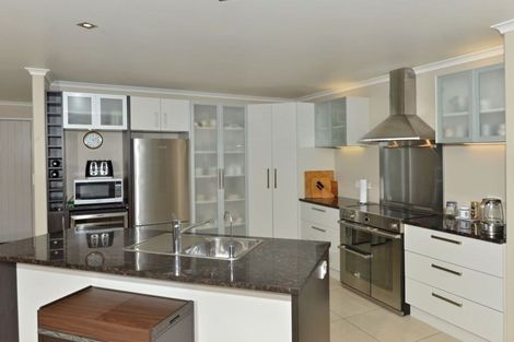 Photo of property in 18 Roto View, One Tree Point, 0118