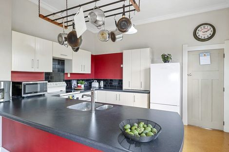 Photo of property in 376 Tukapa Street, Hurdon, New Plymouth, 4310