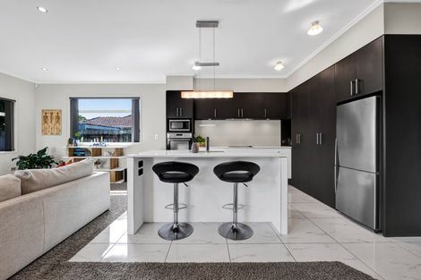 Photo of property in 2/297 Carrington Street, Vogeltown, New Plymouth, 4310