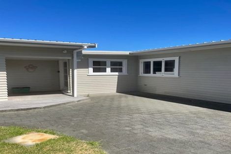 Photo of property in 21 Rauparaha Street, Waikanae Beach, Waikanae, 5036
