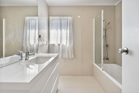 Photo of property in 328 Roscommon Road, Clendon Park, Auckland, 2103